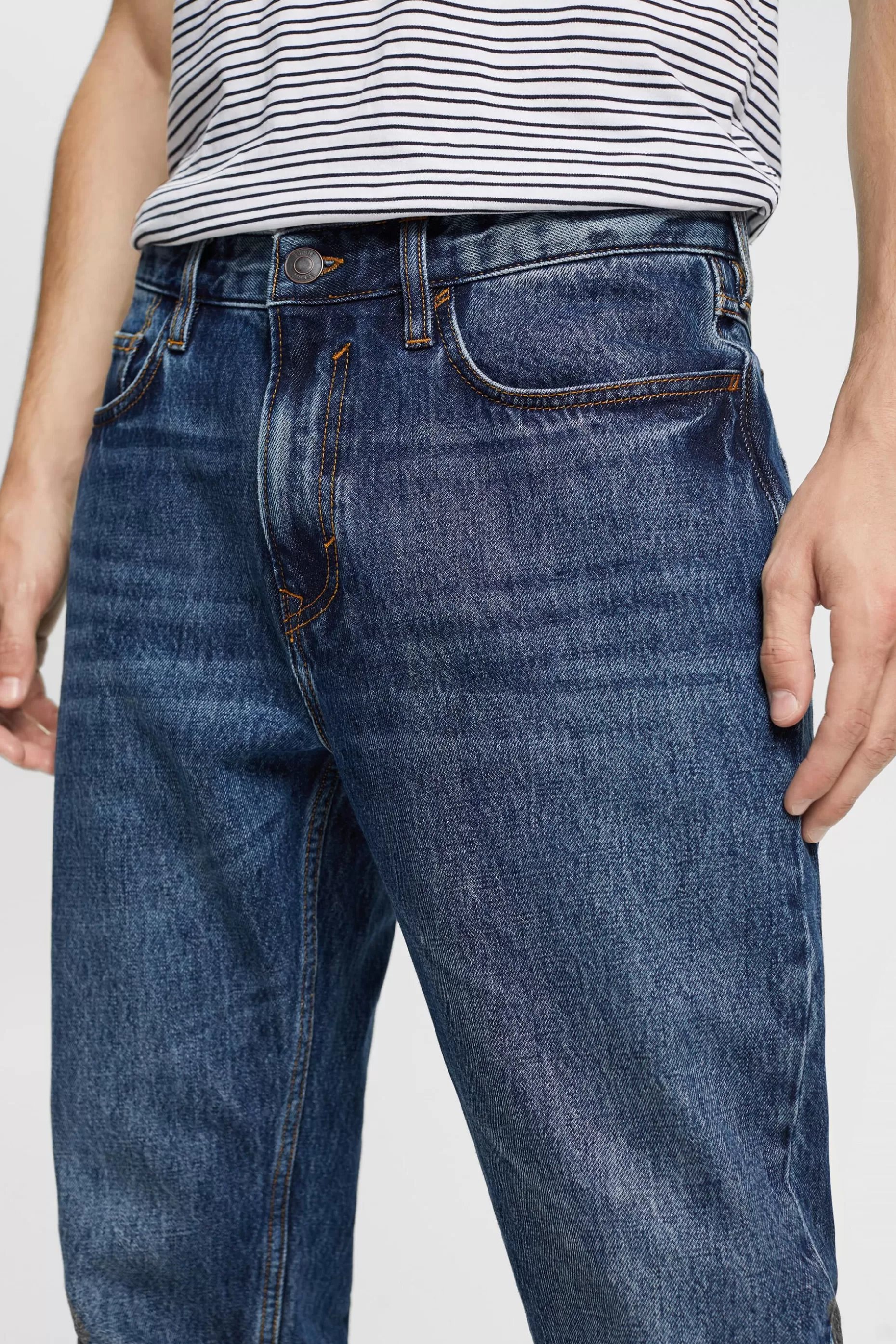 ESPRIT Mid-Rise Straight Jeans at our Online Shop *Men Denim